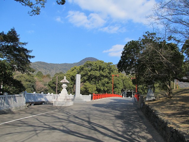 t02_007.jpg